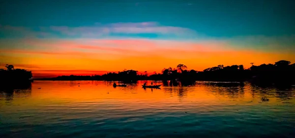 Lakeside Günbatımı Manzarası — Stok fotoğraf