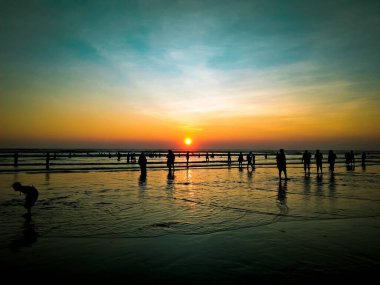 Bangladeş 'teki Coxs Bazar' da günbatımı görünümü