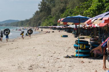 Birçok kişi Laem Mae Phim seyahat