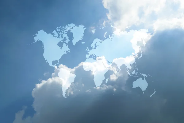 Nuvem céu azul com mapa do mundo — Fotografia de Stock