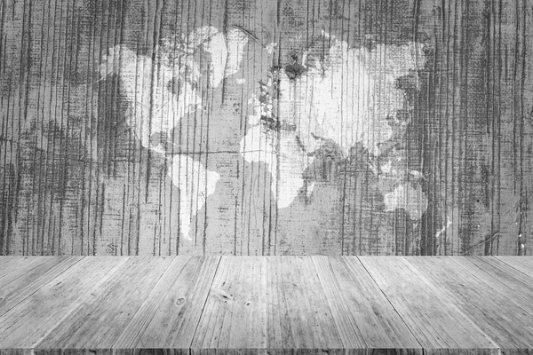 Superficie de textura de madera con terraza de madera y mapa mundial — Foto de Stock