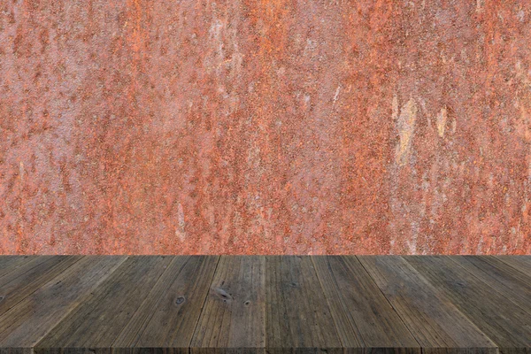 Superficie de textura de pared oxidada de metal con terraza de madera — Foto de Stock