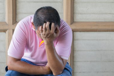 Endişeli adam duygu üzüntü