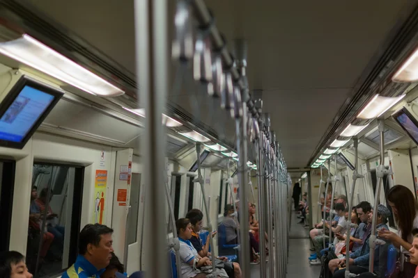 Tren de metro MRT —  Fotos de Stock