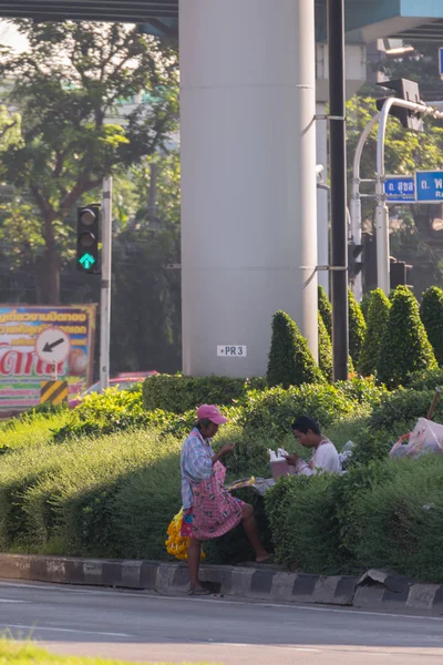 Guirlande fleur vente sur route — Photo