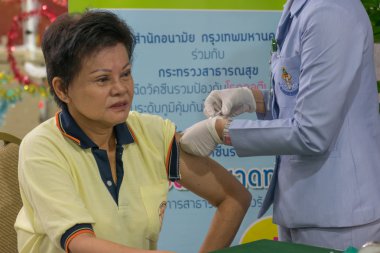 Taylandlı kadınlar aşı