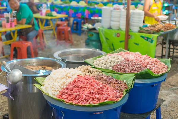 Street food tailandese, tagliatelle — Foto Stock