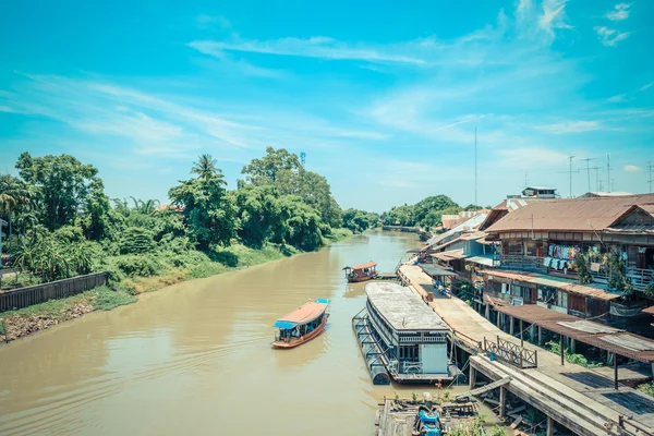 Río Tha Chin en el mercado de Sam Chuk — Foto de Stock