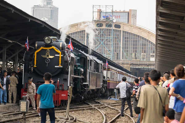 Tren de vapor en el ferrocarril estatal de Tailandia 119 años aniversario —  Fotos de Stock