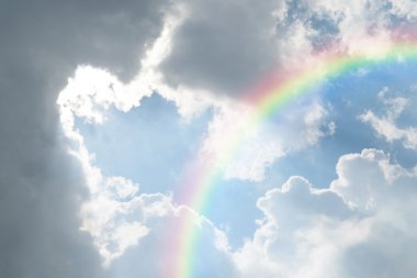 Gökkuşağı ile mavi gökyüzü bulut