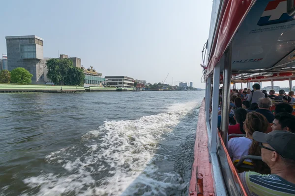 Boot reizen op de Chao Phraya rivier — Stockfoto