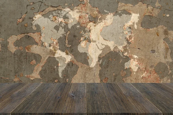 Superficie de textura de pared con terraza de madera y mapa del mundo — Foto de Stock