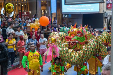 Dragon ve aslan dansı