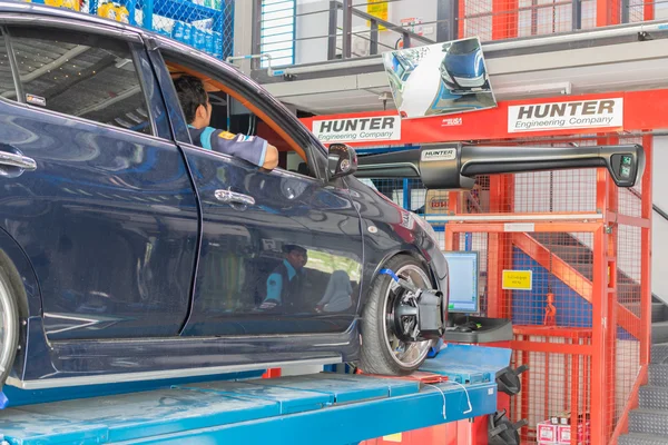 Checking car suspension — Stock Photo, Image