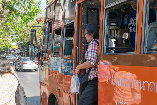 Автобус в Бангкоке — стоковое фото