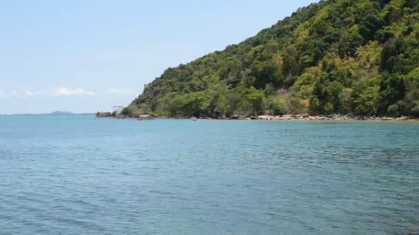 Praia e mar tropical — Vídeo de Stock