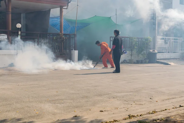 DDT spreyi öldürme sivrisinek sisleme