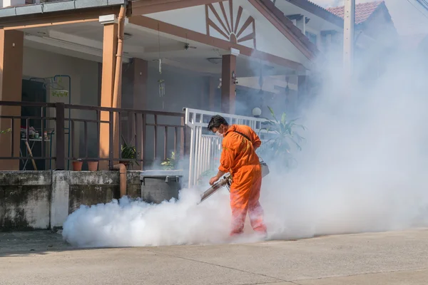 Mosquito de matar de rociado de Ddt nebulización — Foto de Stock