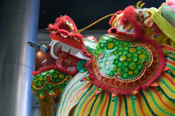 Danza de dragón y león — Foto de Stock