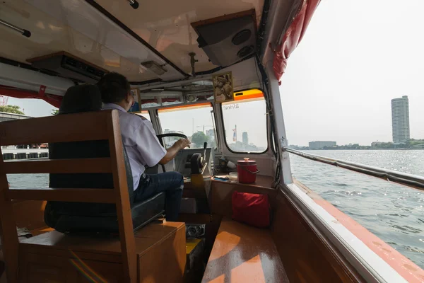 Voyage en bateau sur la rivière Chao Phraya — Photo