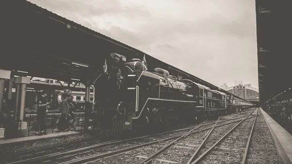 Tren de vapor en el ferrocarril estatal de Tailandia 119 años aniversario — Foto de Stock