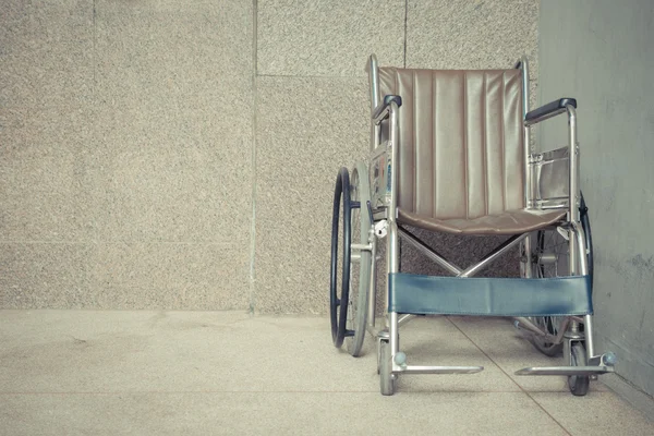 病院で車椅子空 — ストック写真