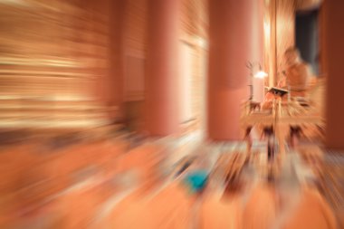 Tay keşiş ibadet tapınağında bulanık yakınlaştırma