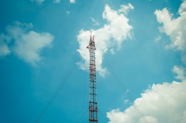 Anten Kulesi ve gökyüzü 