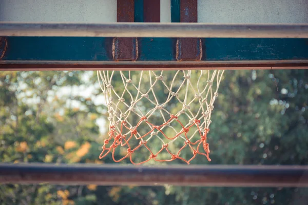 Basketbalový koš v parku — Stock fotografie