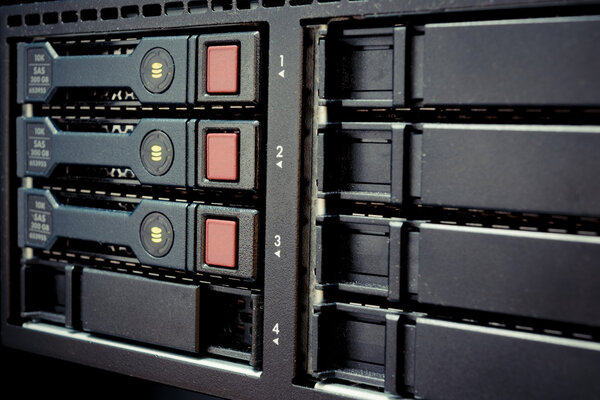 Server and raid storage