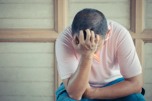 Endişeli adam duygu üzüntü