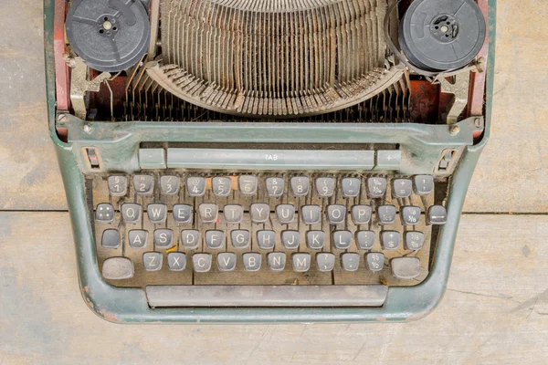 Máquina de escribir sobre madera —  Fotos de Stock