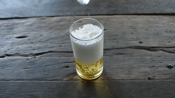 Beer with ice in glass — Stock Video