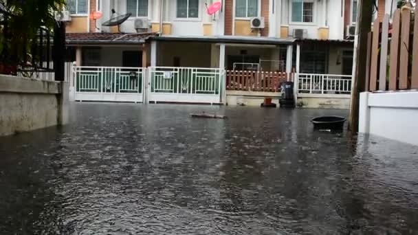 Water overstromingen dorp — Stockvideo