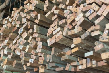 Ahşap ağaç traversler