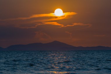 Plaj ve deniz günbatımı