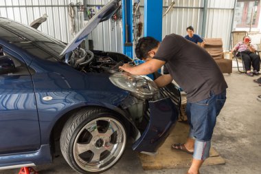 Bir araç garaj, deneme