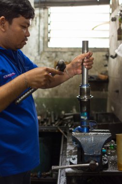 Araba süspansiyon amortisör kontrol