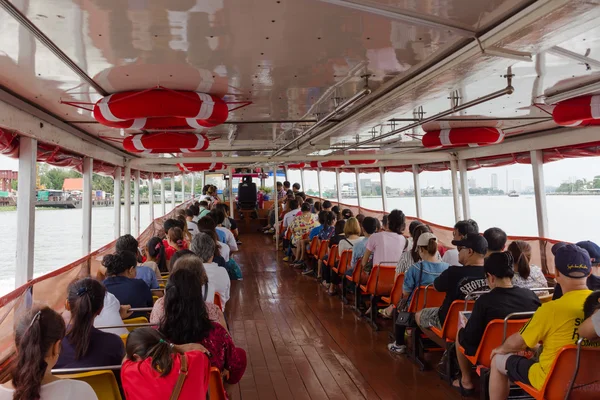 Viaje en barco por el río Chao Phraya — Foto de Stock