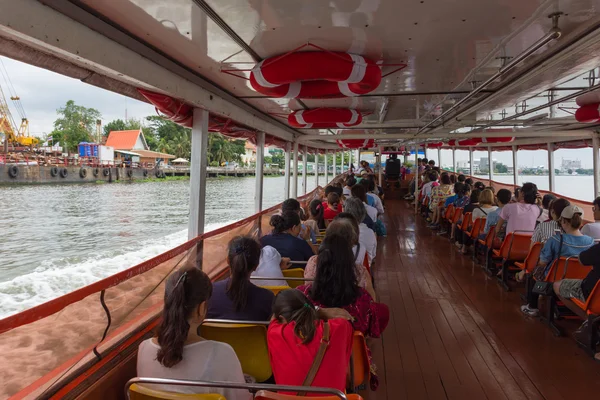 Viagem de barco no rio Chao Phraya — Fotografia de Stock