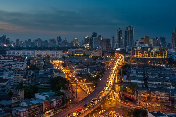 Nacht en vervoer in Bangkok stad Thailand — Stockfoto