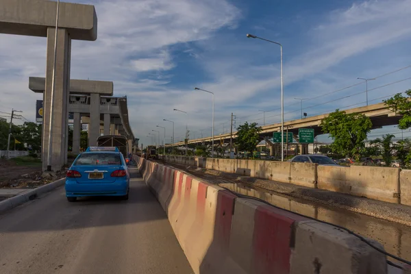 Место строительства красной линии небесных поездов Bangsue-Rangsit — стоковое фото