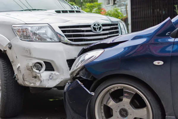 Acidente de carro de acidente de carro na estrada — Fotografia de Stock