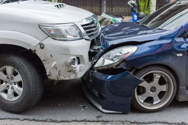 Autounfall auf der Straße — Stockfoto