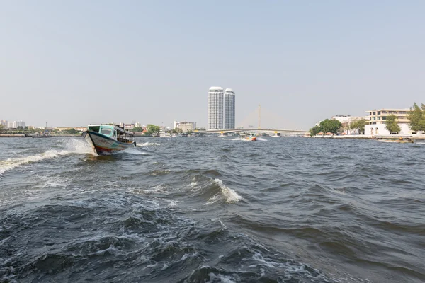 在湄南河上的小船旅行 — 图库照片