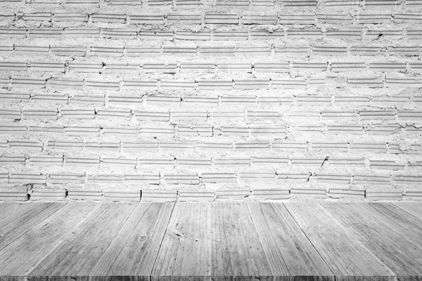 Ladrillo rojo superficie textura de la pared con terraza de madera — Foto de Stock