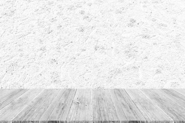 Kum doku yüzeyi ahşap teras ile