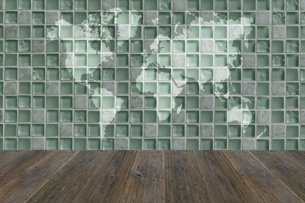 Superfície de textura de parede com terraço de madeira e mapa do mundo — Fotografia de Stock