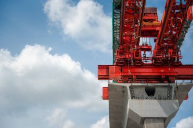Bangkok, Tayland - 5 Eylül 2017: Bangsue 'den Rangsit' e kadar olan gökyüzü tren hattı inşaatı Bangkok Tayland 'da ulaşım için büyük bir altyapıdır..