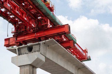 Bangkok, Tayland - 5 Eylül 2017: Bangsue 'den Rangsit' e kadar olan gökyüzü tren hattı inşaatı Bangkok Tayland 'da ulaşım için büyük bir altyapıdır..